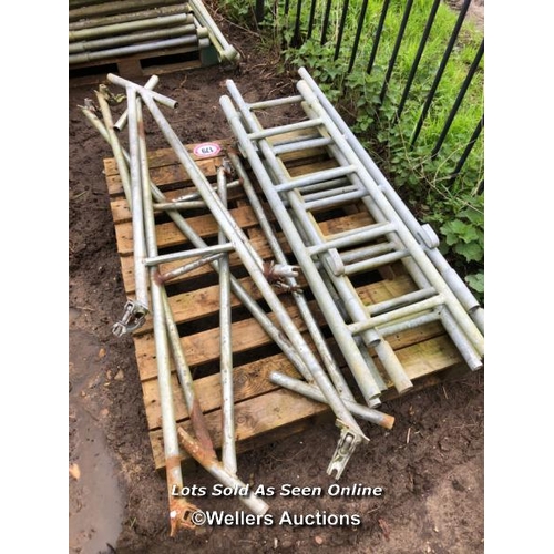 179 - BUILDING PLATFORM COMPONENTS, INCL. LADDERS AND CROSS BRACES