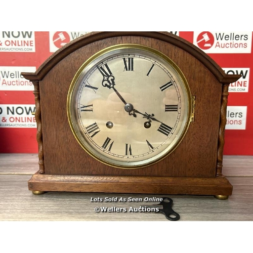 8076 - ANTIQUE EDWARDIAN C1905, MAHOGANY CHIMING CLOCK WITH BARLEY TWIST COLUMNS AND KEY