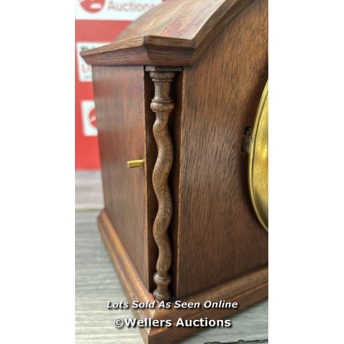 8076 - ANTIQUE EDWARDIAN C1905, MAHOGANY CHIMING CLOCK WITH BARLEY TWIST COLUMNS AND KEY