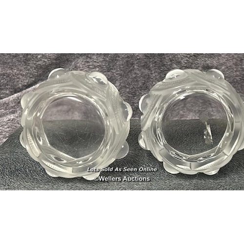 13 - Lalique pair of glass bowls, 9cm diameter / AN2