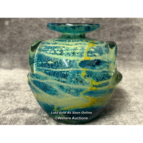 22 - Mdina 'pulled ear' glass vase, 13cm high and Murano style glass dish / AN2