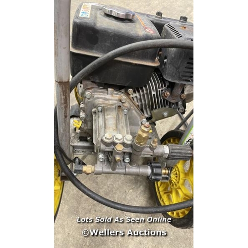 507 - CHAMPION PETROL 2600 PSI PRESSURE WASHER / SIGNS OF USE / P15