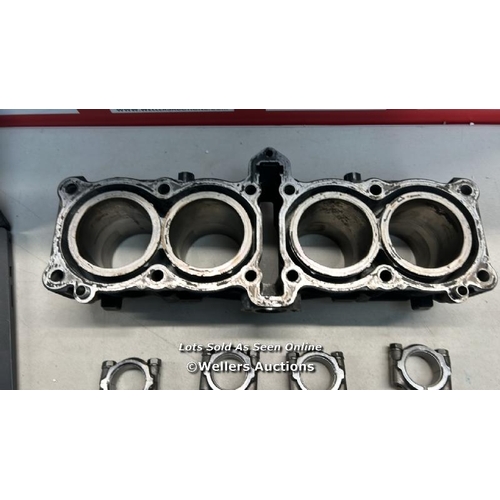 8008 - SUZUKI GSXR GSX-R 750 1992 - 1995 ENGINE CYLINDER BARREL JUG & PISTONS CONRODS / T23