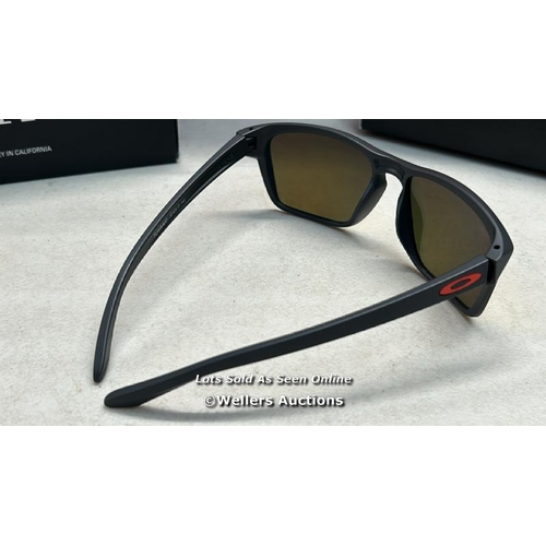 8010 - OAKLEY SYLAS SUNGLASSES (M MARQUEZ CARBON) PRIZM RUBY LENS / T23