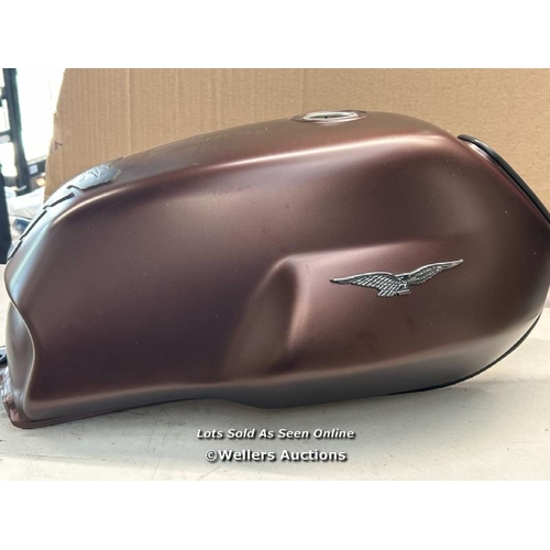 8190 - 2015-2020 MOTO GUZZI V7 III STONE PETROL TANK / T39