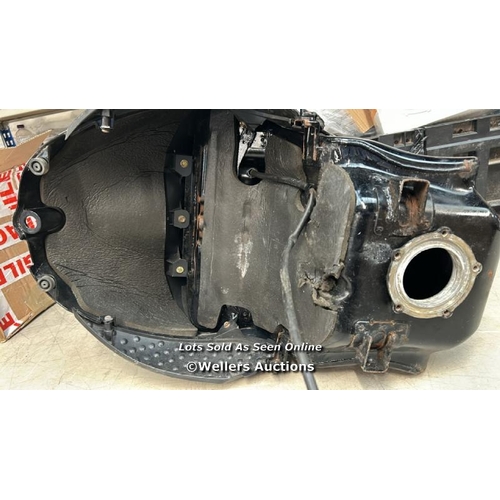 8195 - KAWASAKI ZX6R ZX636 2005 2006 C1H C6F BLACK FUEL PETROL TANK / T39