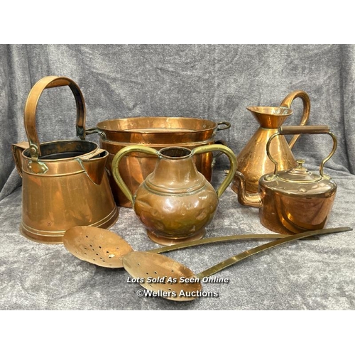 77 - Vintage copper kitchen ware including braising pan, jugs, kettle pot and two long handled cream skim... 