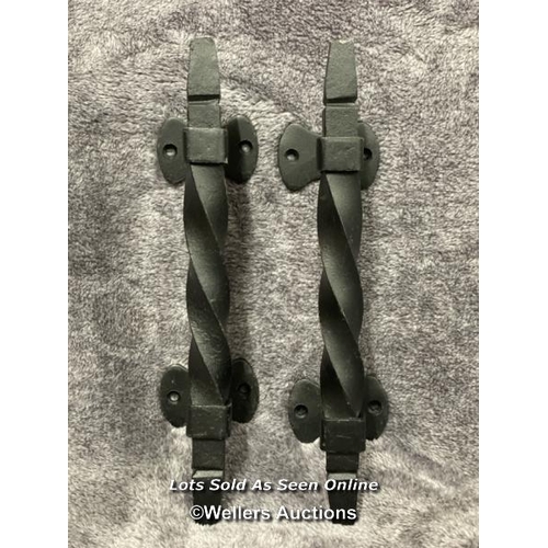 206 - A pair of iron door pull handles in twist design, 28cm long