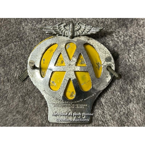 117 - Enamel AA sign 20.5cm diameter, AA car badge no. 0Y45035, two square AA badges and one RAC badge / A... 