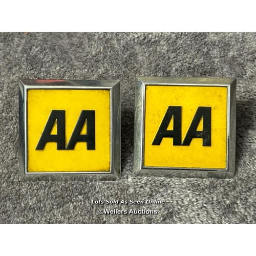 117 - Enamel AA sign 20.5cm diameter, AA car badge no. 0Y45035, two square AA badges and one RAC badge / A... 