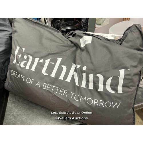 4315 - EARTHKIND RECLAIMED DOWN & FEATHER PILLOW / MINIMAL SIGNS OF USE / E85