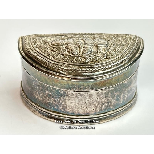 320 - Indian white metal ornate snuff box, 6cm wide, 48g / SF