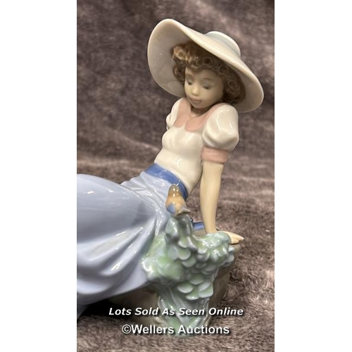 268 - Lladro Nao figure 