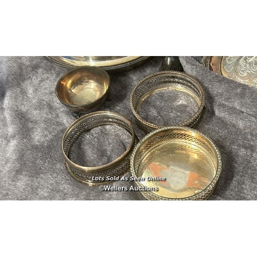 272 - Assorted metalware including two large trays and serving dishes / AN34