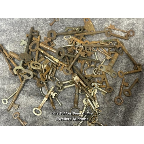 274 - Collection of old keys / AN35