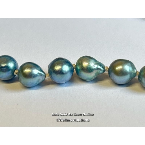 358 - A single row of 6.5 - 7mm baroque cultured pearls of blue stone on a silver clasp / SF