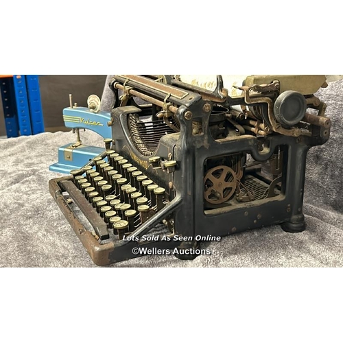 197 - Vintage Underwood typewriter and Vulcan mini sewing machine / AN25