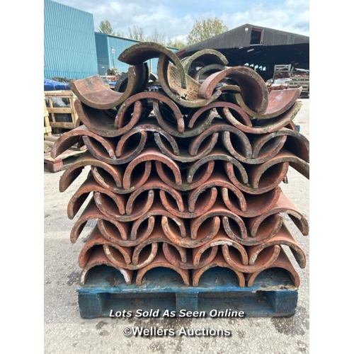 1006 - APPROX X100 HALF ROUND ROOF TILES, ALL APPROX 30CM (L)