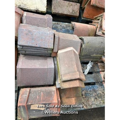 1017 - APPROX X30 MIANLY ANGLED RIDGE TILES, ASSORTED SIZES, SOME SALT GLAZED