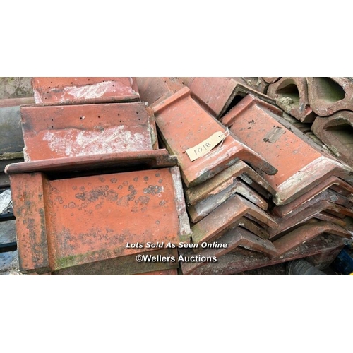 1018 - APPROX X50 ANGLED RED RIDGE TILES, LONGEST 47CM