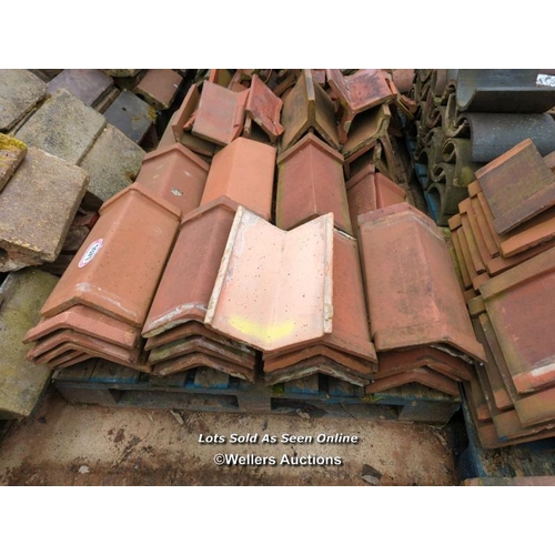 1071 - APPROX X40 ANGLED RED RIDGE ROOF TILES, LONGEST 48CM (L)