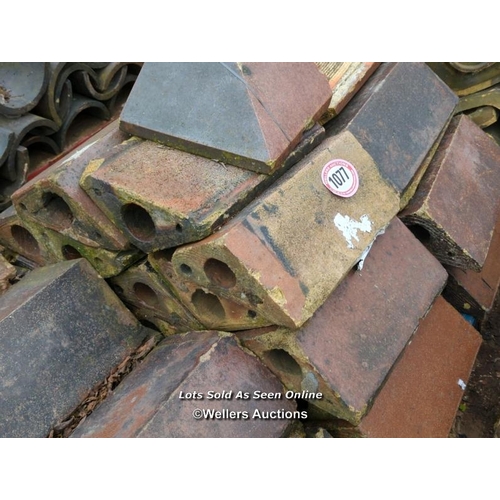 1077 - APPROX X30 ASSORTED TRIANGULAR COPING, SOME SALT GLAZED, 46CM (L)