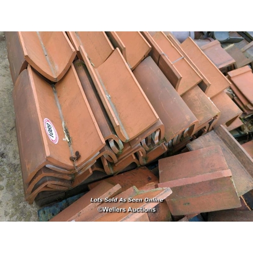 1089 - APPROX X60 ANGLED RIDGE TILES, 44CM (L)