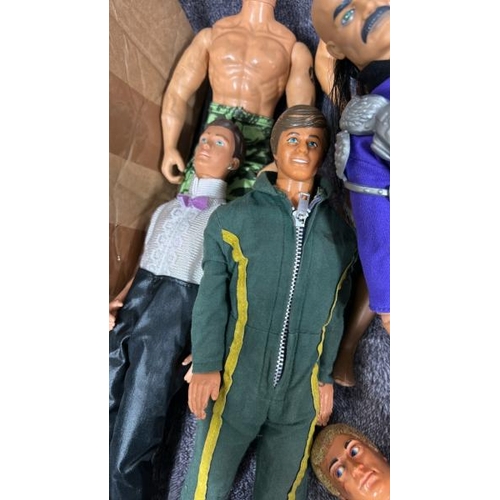 1 - A very large quantity of mainly modern Action Man and G.I Joe figures, clothing and accessories / AN... 