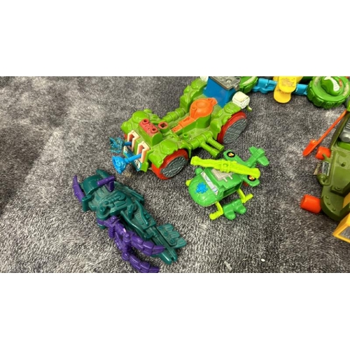 8 - Small collection of Teenage Mutant Hero Turtles toys including Technodrome Scout Vehicle / AN48