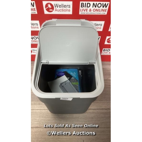 7025 - CURVER 20L KITCHEN RECYCLING LIFT TOP BIN GREY / MINIMAL IF ANY SIGNS OF USE / SEE IMAGES / G26