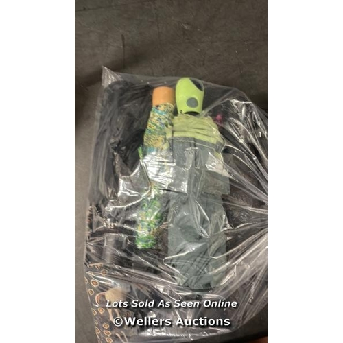 7505 - BAG OF PRE-OWNED UMBRELLAS