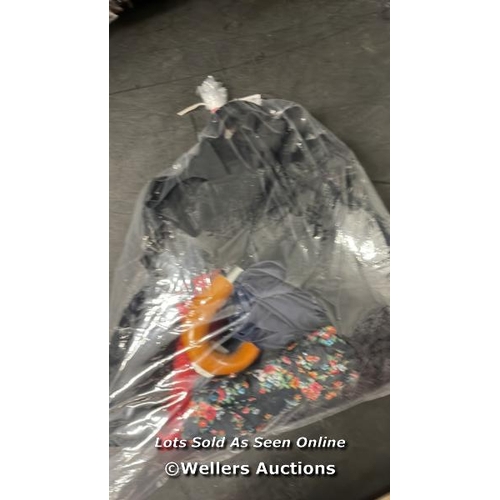 7506 - BAG OF PRE-OWNED UMBRELLAS