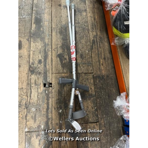 7542 - X2 PRE-OWNED WALKING STICKS