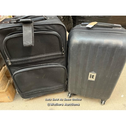 7581 - X2 PRE-OWNED CABIN CASE INCL. IT LUGGAGE