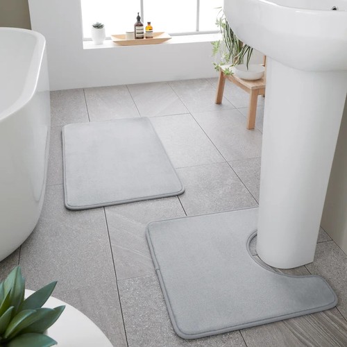 30 - CATHERINE LANSFIELD ANTI-BACTERIAL MEMORY FOAM BATHMAT AND PEDESTAL MAT SET / COLOUR: SILVER / RRP: ... 