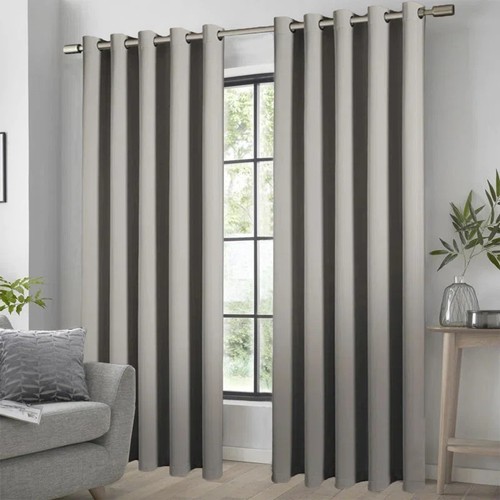 68 - 17 STORIES ARLESA EYELET BLACKOUT THERMAL CURTAINS / PANEL SIZE: 117 X 183CM / COLOUR: SILVER / RRP:... 