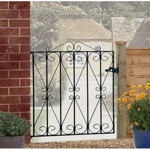 74 - ROSALIND WHEELER URIEGAS STANDARD SCROLL SINGLE GARDEN METAL GATE / SIZE: 91CM W X 91CM H / RRP: £79... 