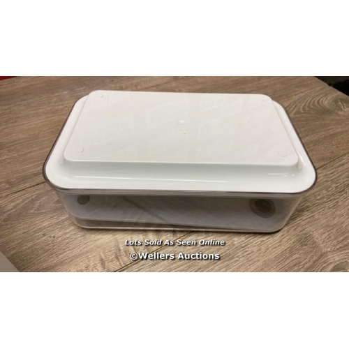 1013 - STORAGE BOX WITH LID FOR CHEESE WITH REMOVABLE CUTTING BOARD - 2800 ML / APPEARS NEW / SEE IMAGES / ... 