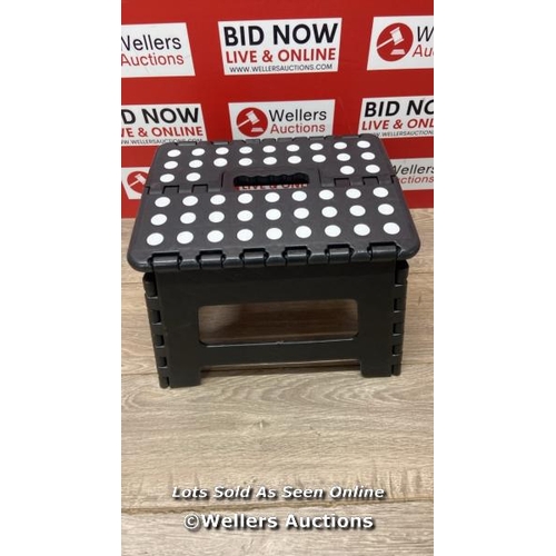 1066 - 9 INCH HEAVY DUTY FOLDING STEP STOOL (BLACK) / MINIMAL SIGNS OF USE / A11