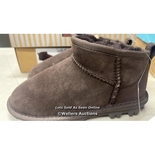 134 - CHILDRENS NEW KIRKLAND SIGNATURE SHEARLING ANKLE BOOTS / UK 11 / D