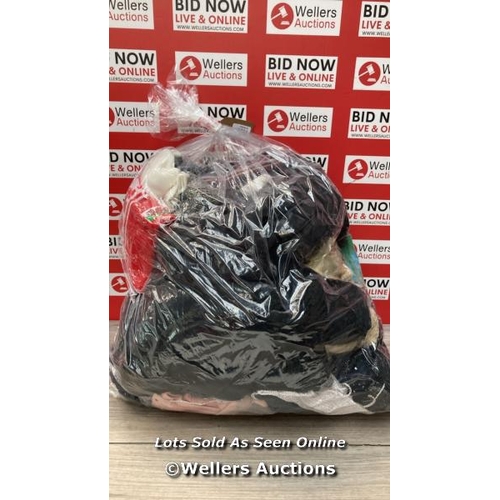 1525 - BAG OF PRE-OWNED SCARVES, HATS AND GLOVES