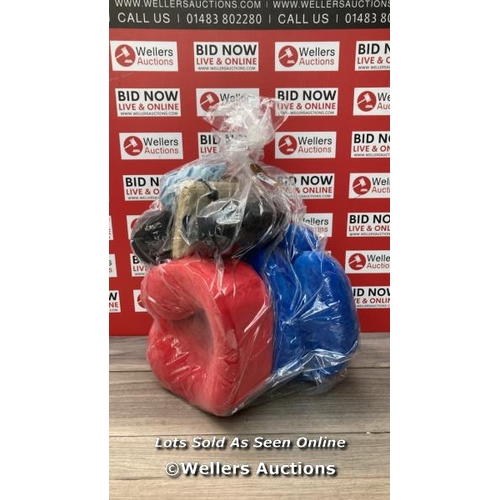 1541 - BAG OF PRE-OWNED TRAVEL PILLOWS