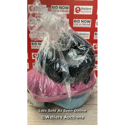 1583 - BAG OF PRE-OWNED TRAVEL PILLOWS