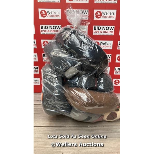 1592 - BAG OF PRE-OWNED TRAVEL PILLOWS