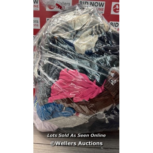 1613 - BAG OF PRE-OWNED SCARVES, HATS AND GLOVES