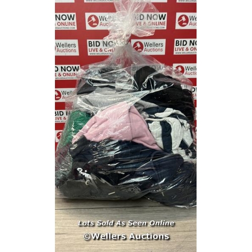 1633 - BAG OF PRE-OWNED MAINLY JUMPERS