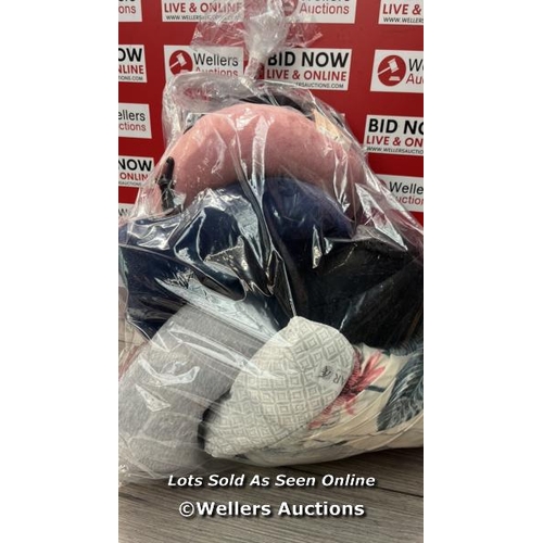 1634 - BAG OF PRE-OWNED TRAVEL PILLOWS