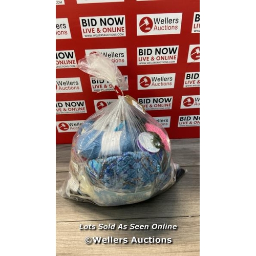 1686 - BAG OF PRE-OWNED SEWING ITEMS