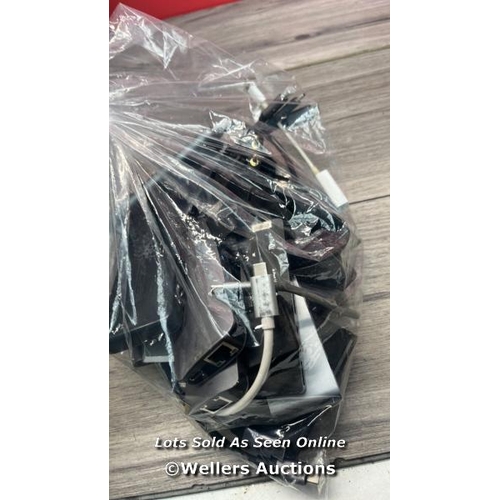 1747 - BAG OF ADAPTER HUBS AND DOCKS