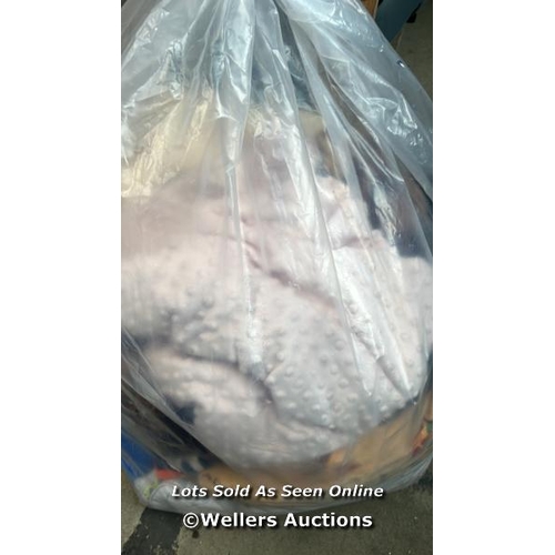 1765 - BAG OF PRE-OWNED TOWELS AND BLANKETS